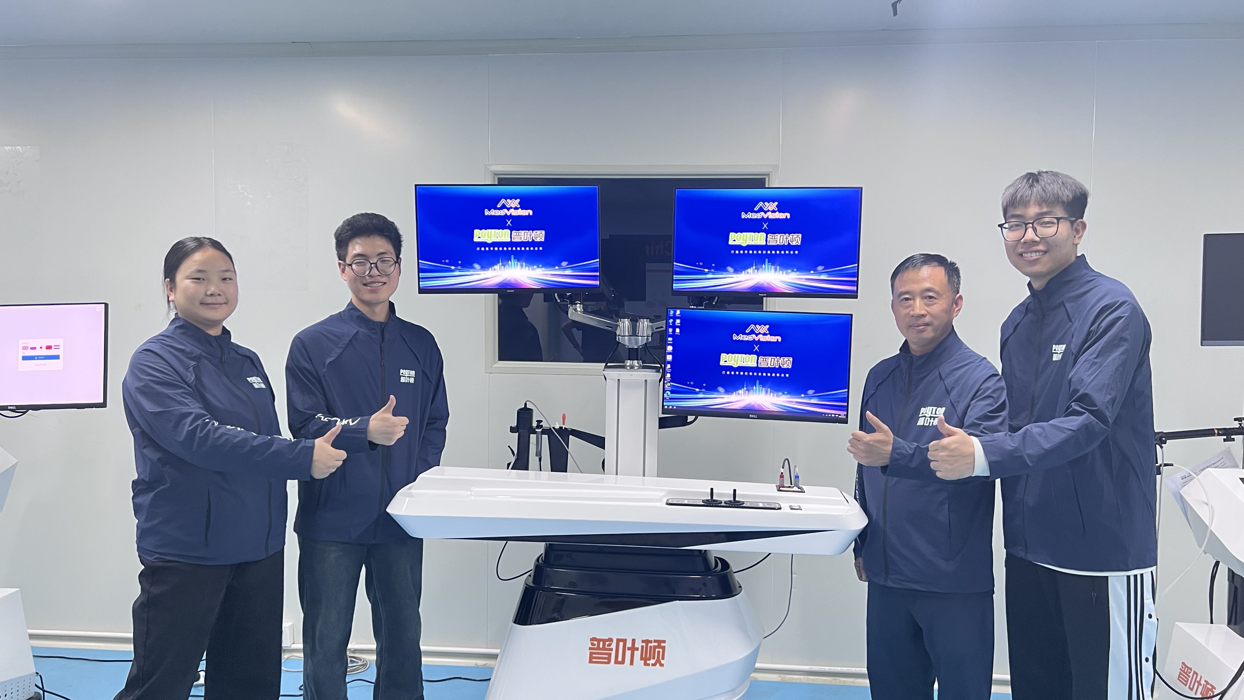 熱烈慶祝我司首台完全實現自主國(guó)産化生産的(de)血管介入手術虛拟模拟器問世！